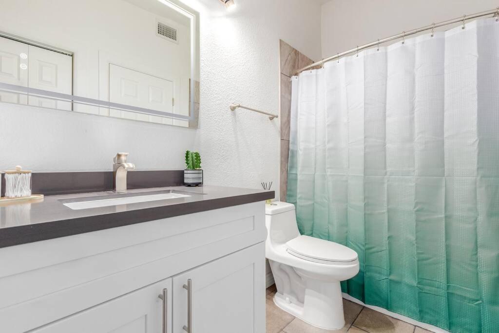 Holiday home Monterey Way Minutes From Old Town *
